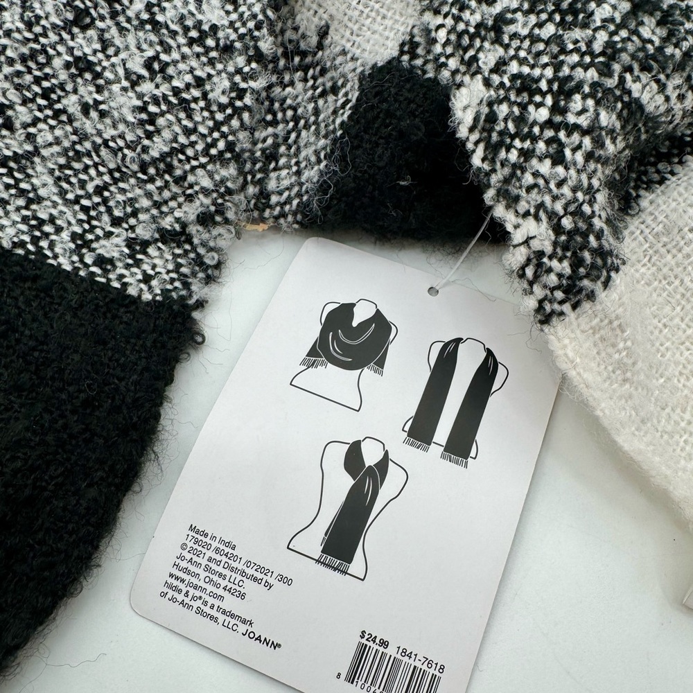 Hildie & Jo Black & White Plaid Scarf Blanket 28” x 76”NEW Winter Shawl Wrap - Picture 7 of 7